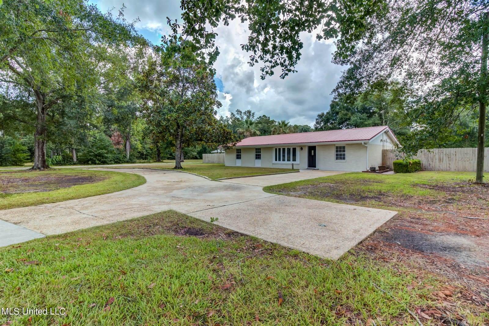 8386 County Farm Road, Long Beach, MS 39560