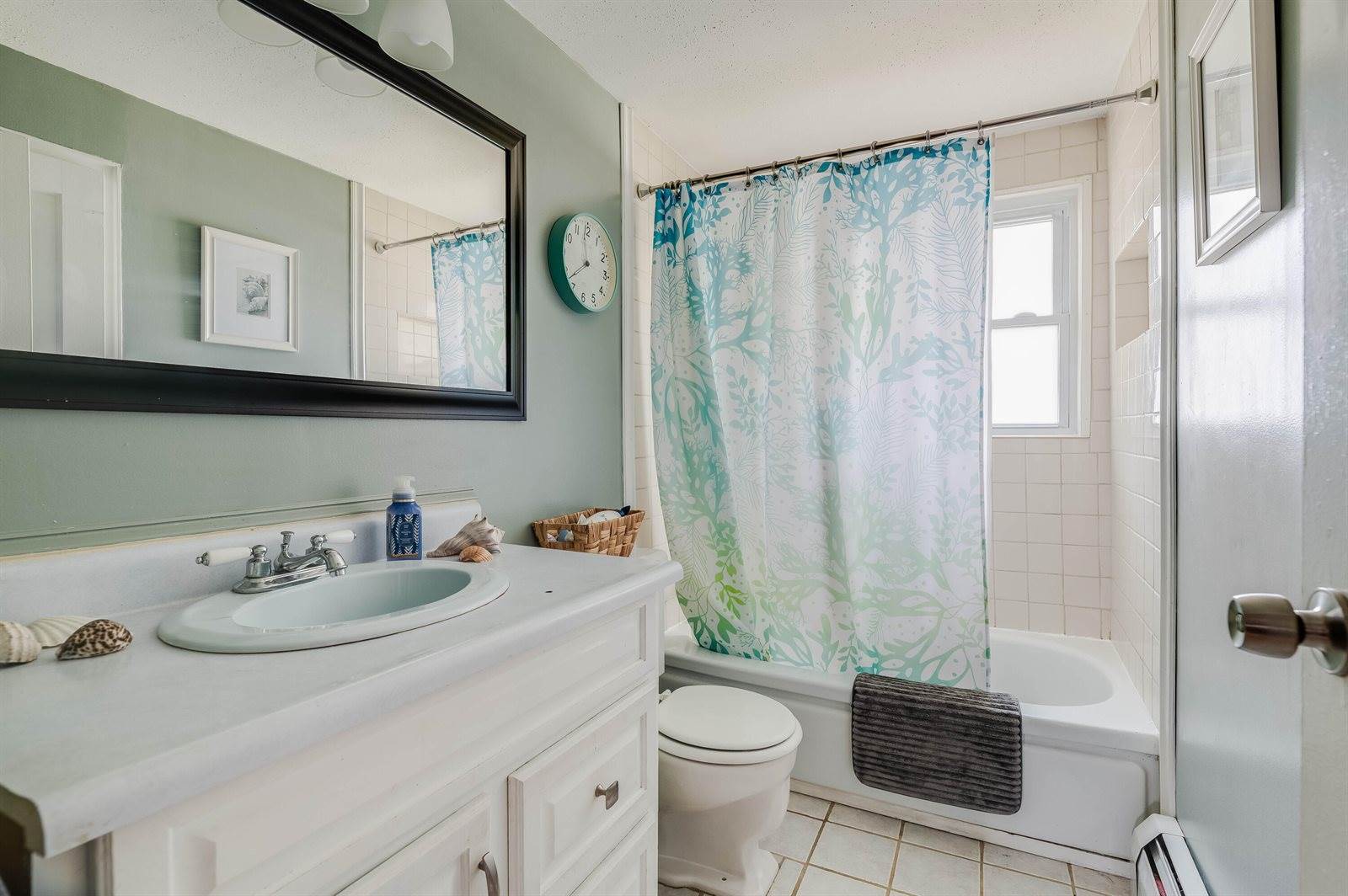 123 Thorton Road, Bangor, ME 04401