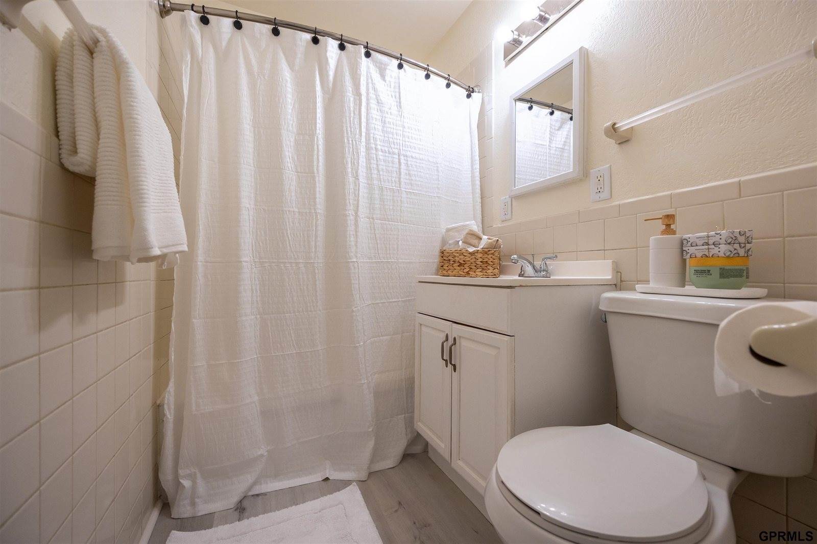 4117 N 60 Street, Omaha, NE 68104