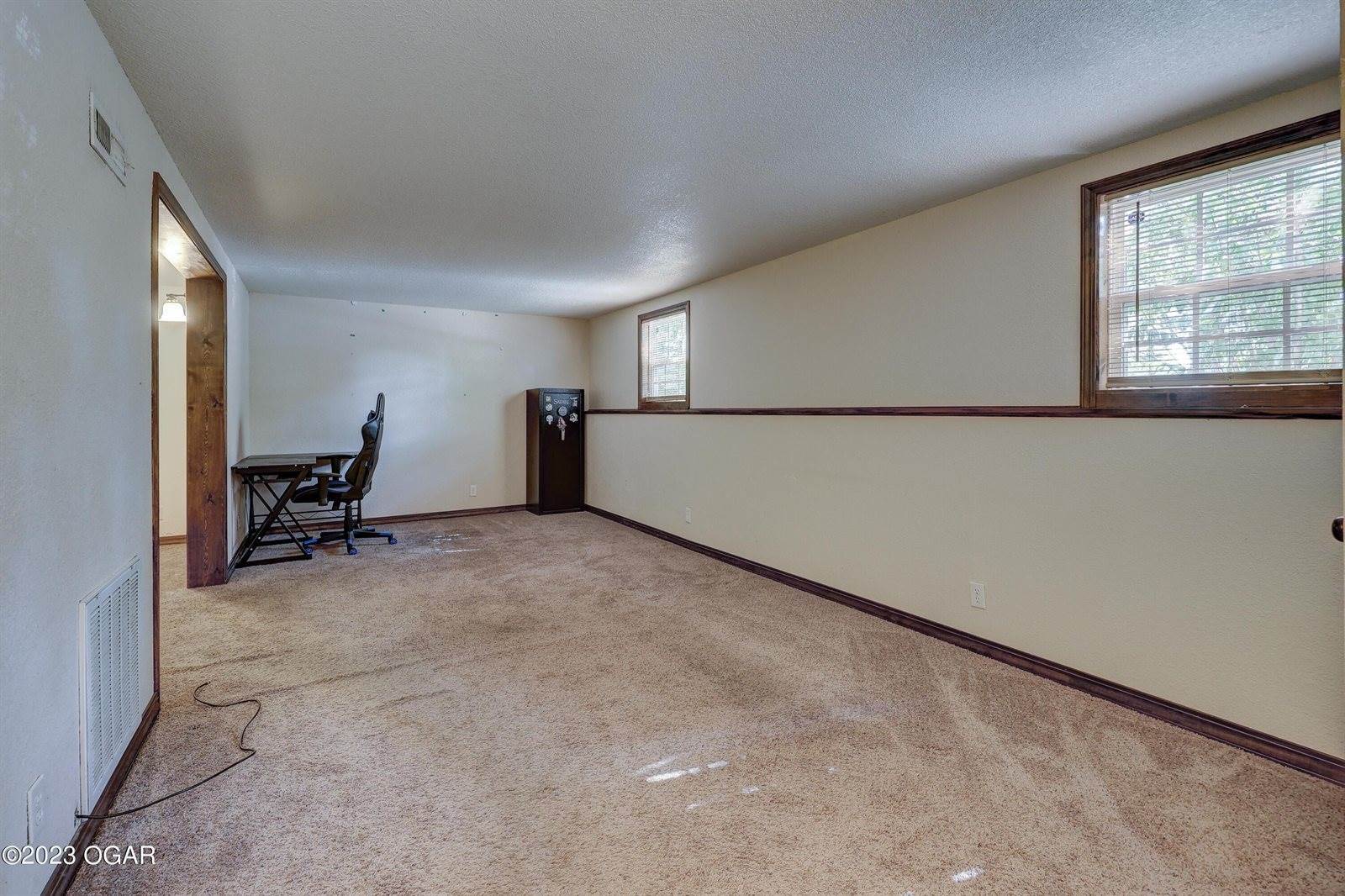 4 Par Circle, Webb City, MO 64870