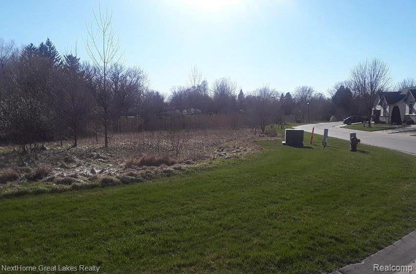 10 Applewood Lane, Grand Blanc, MI 48439