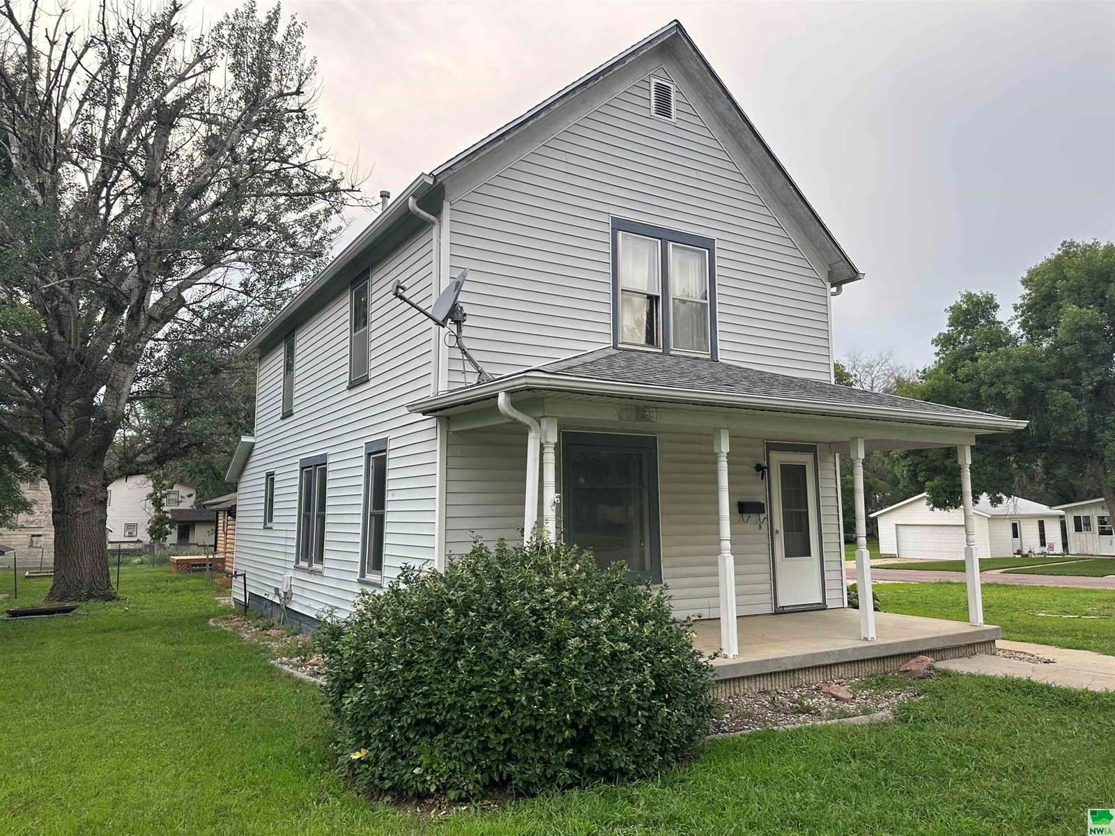 1321 Ave I, Hawarden, IA 51023