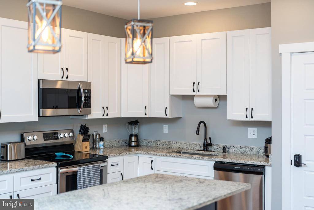 9242 Mcgaheysville, Mc Gaheysville, VA 22840