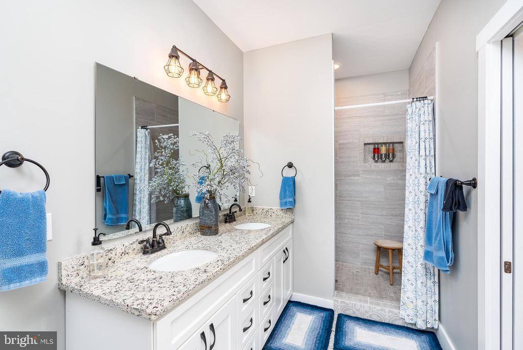 9242 Mcgaheysville, Mc Gaheysville, VA 22840