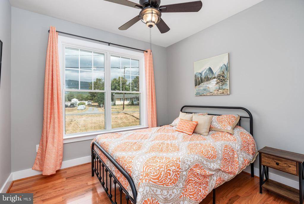 9242 Mcgaheysville, Mc Gaheysville, VA 22840