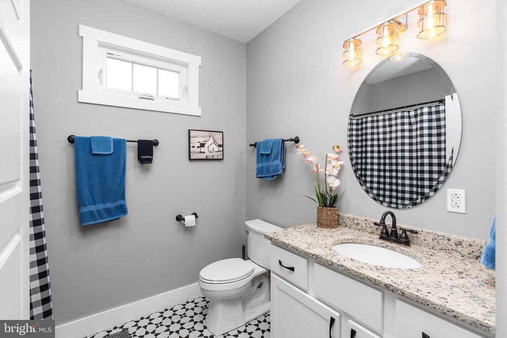 9242 Mcgaheysville, Mc Gaheysville, VA 22840