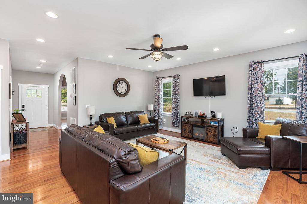 9242 Mcgaheysville, Mc Gaheysville, VA 22840