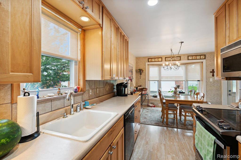 36711 Greenbush Road, Wayne, MI 48184