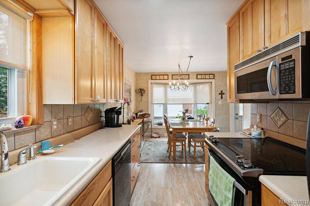 36711 Greenbush Road, Wayne, MI 48184