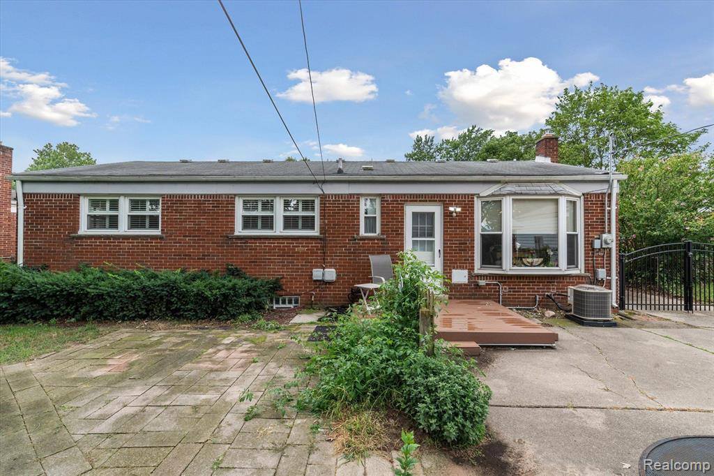 36711 Greenbush Road, Wayne, MI 48184