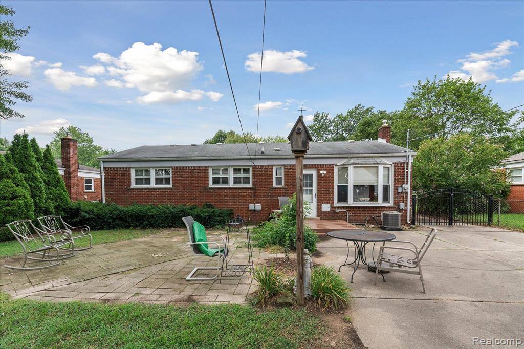 36711 Greenbush Road, Wayne, MI 48184