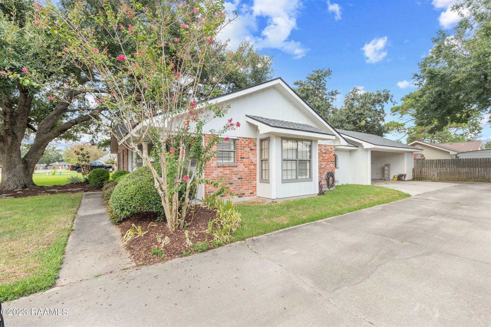 115 Meadow Glen Drive, Youngsville, LA 70592