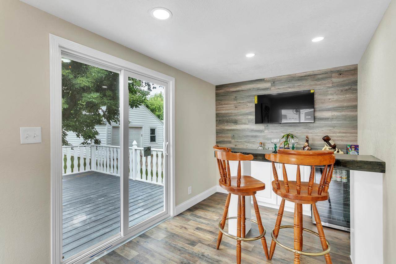 2433 S 68th STREET, West Allis, WI 53219