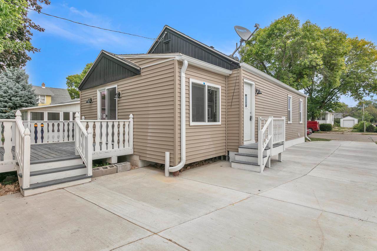 2433 S 68th STREET, West Allis, WI 53219