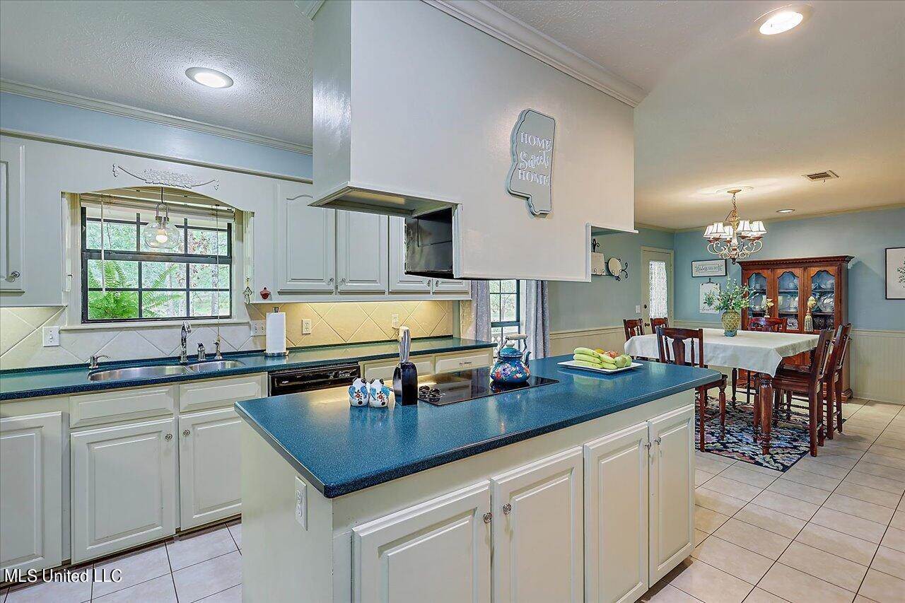 276 Springwood Drive, Terry, MS 39170