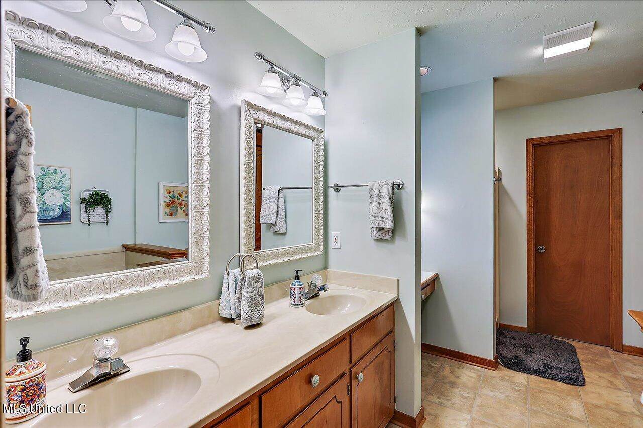 276 Springwood Drive, Terry, MS 39170