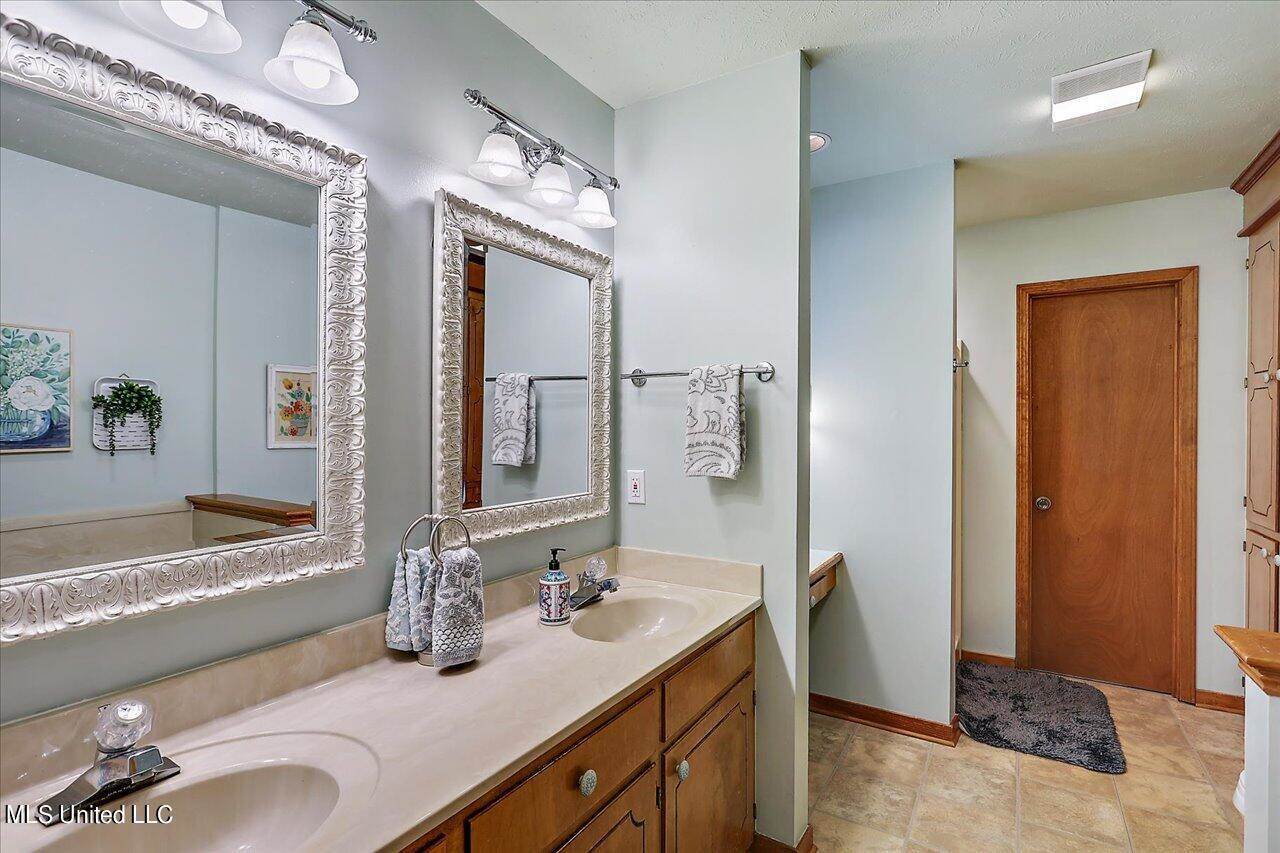 276 Springwood Drive, Terry, MS 39170