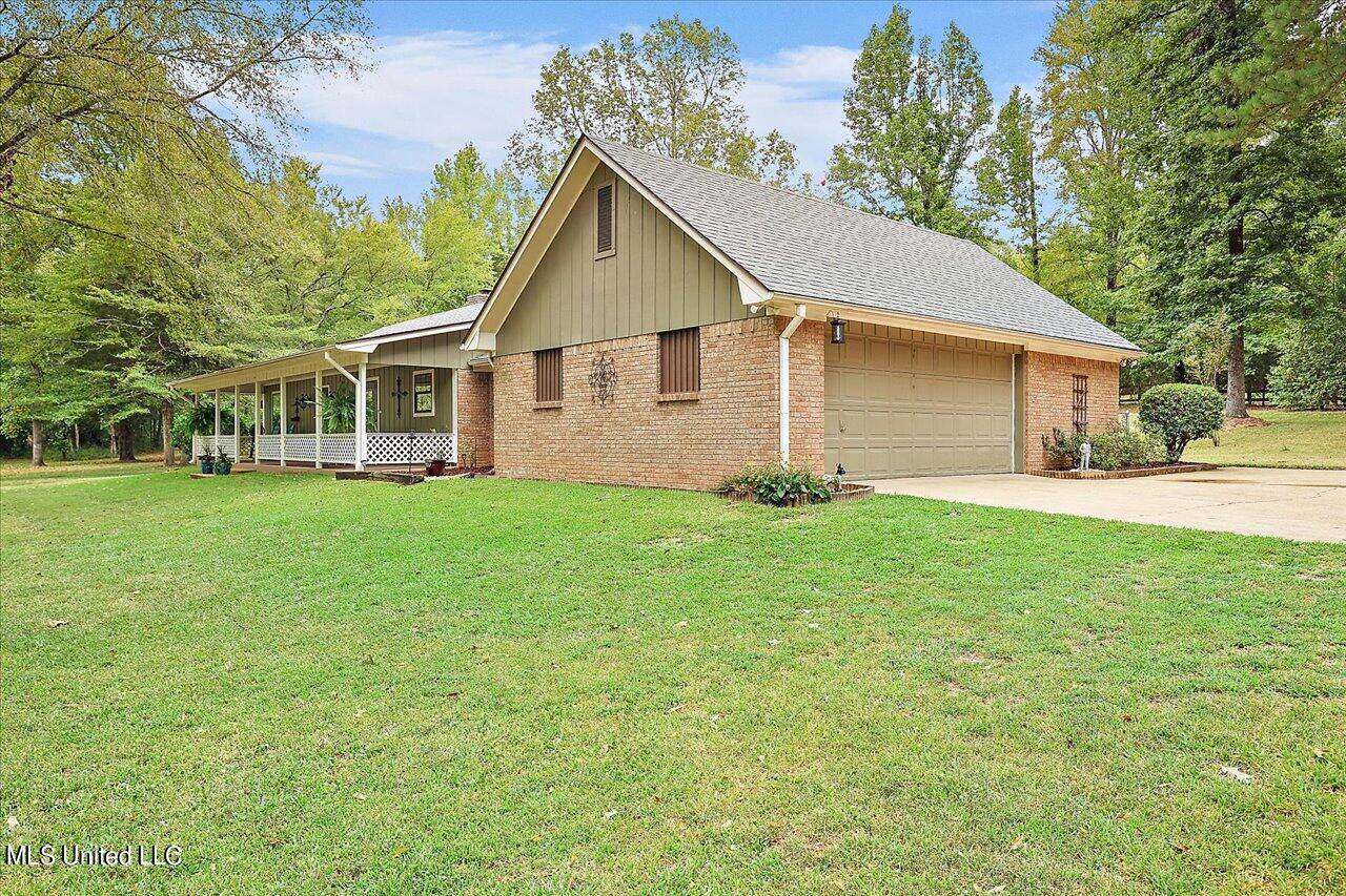 276 Springwood Drive, Terry, MS 39170