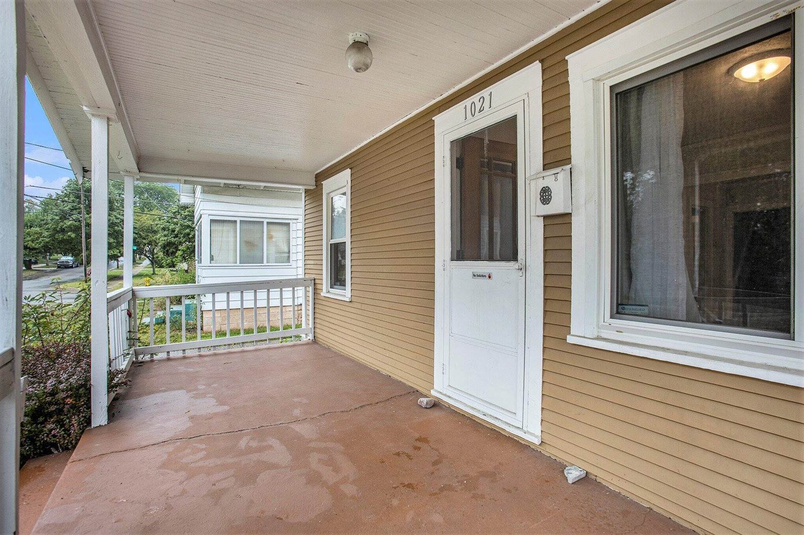 1021 Myrtle Street NW, Grand Rapids, MI 49504