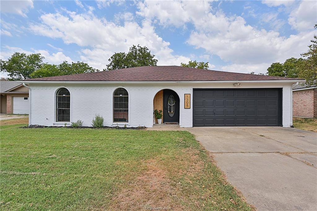 1305 Hardwood Lane, College Station, TX 77840