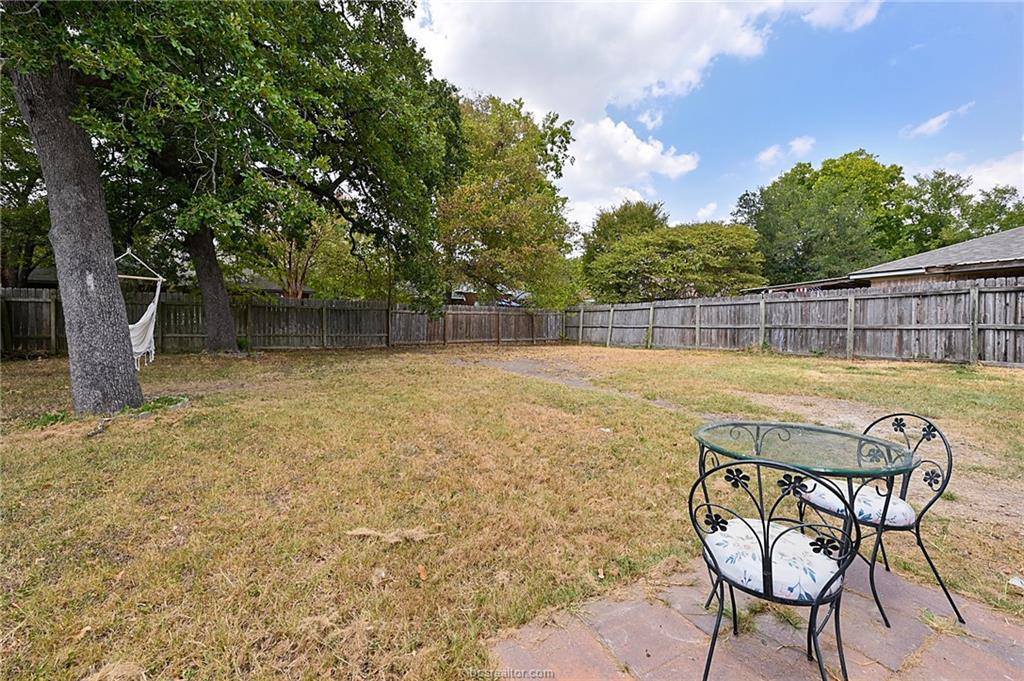 1305 Hardwood Lane, College Station, TX 77840