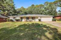 1401 Beverly Dr, Clinton, MS 39056