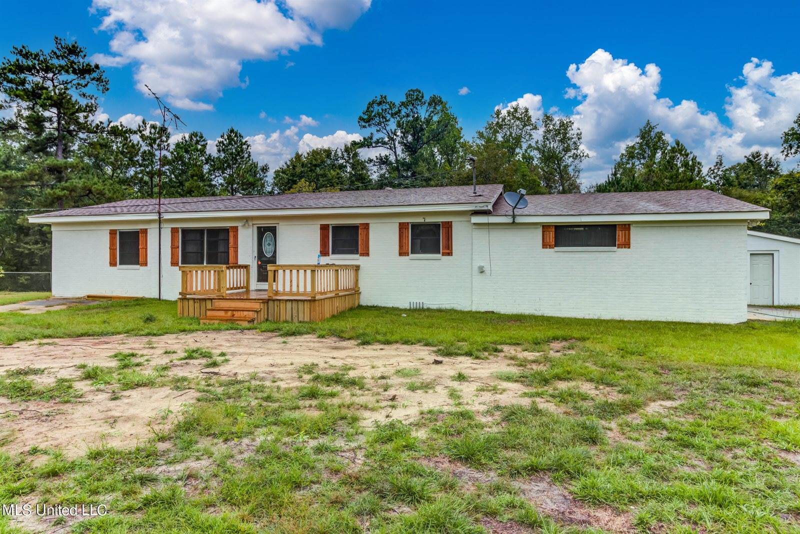 23 East Mchenry Road, McHenry, MS 39561