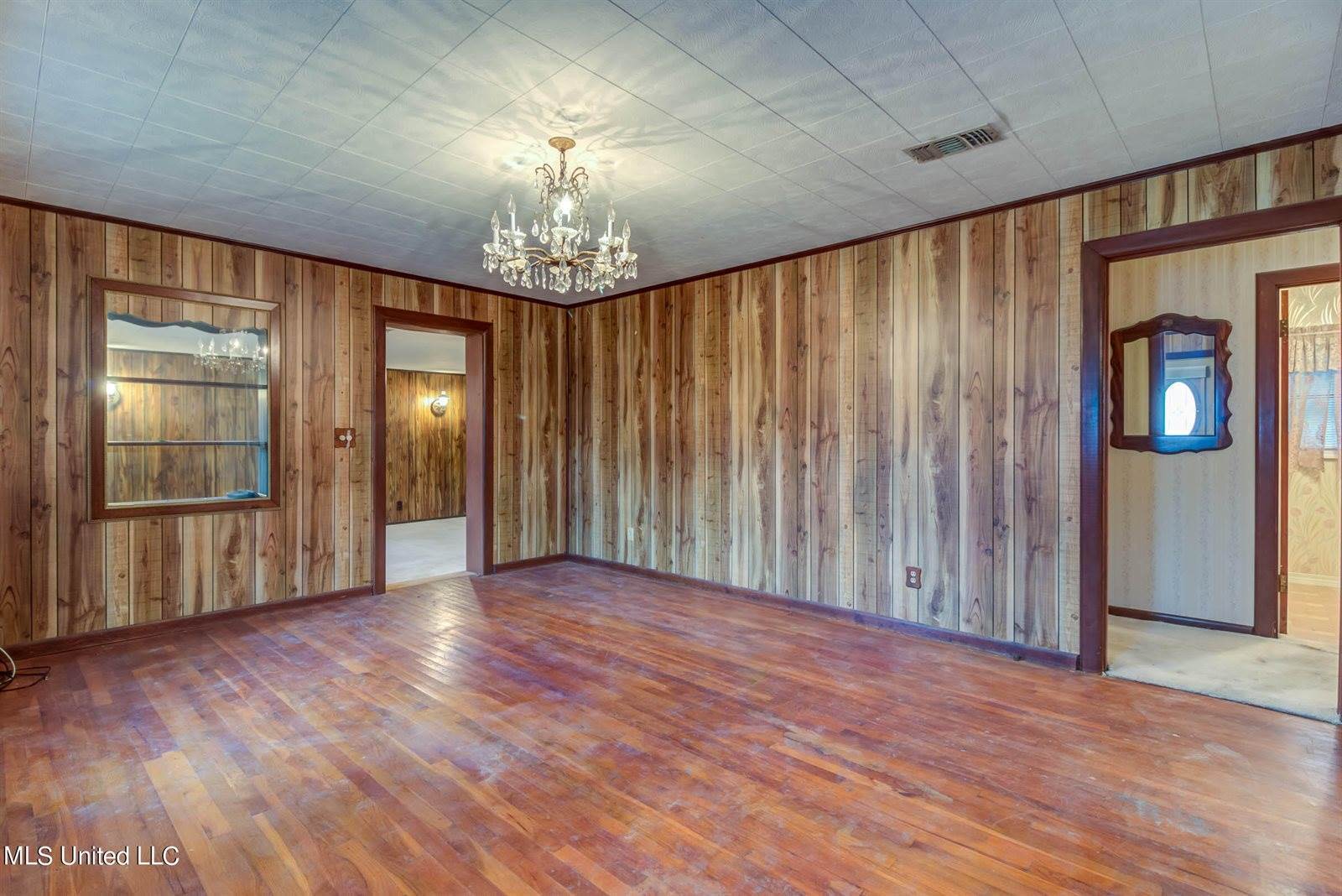 23 East Mchenry Road, McHenry, MS 39561