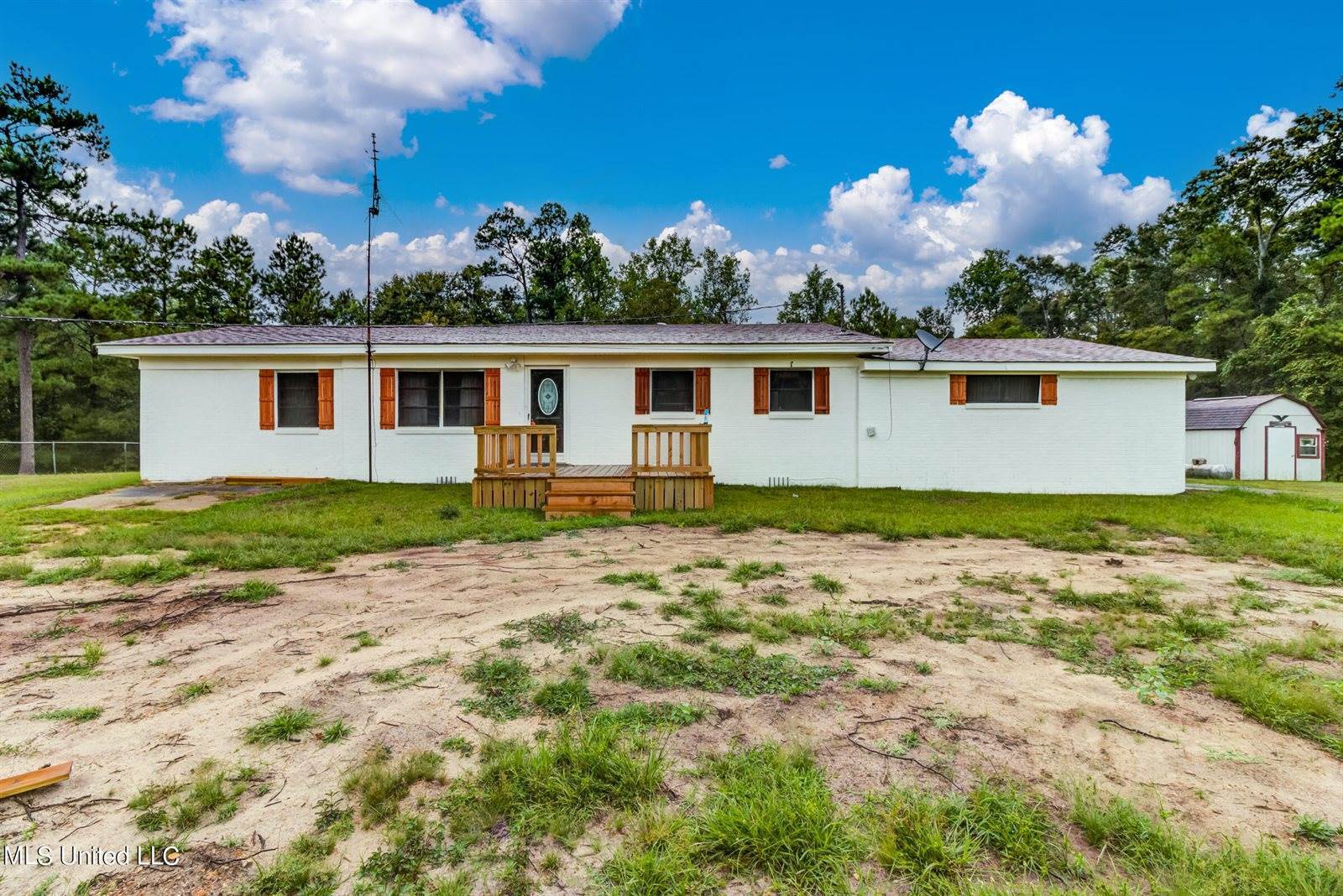 23 East Mchenry Road, McHenry, MS 39561