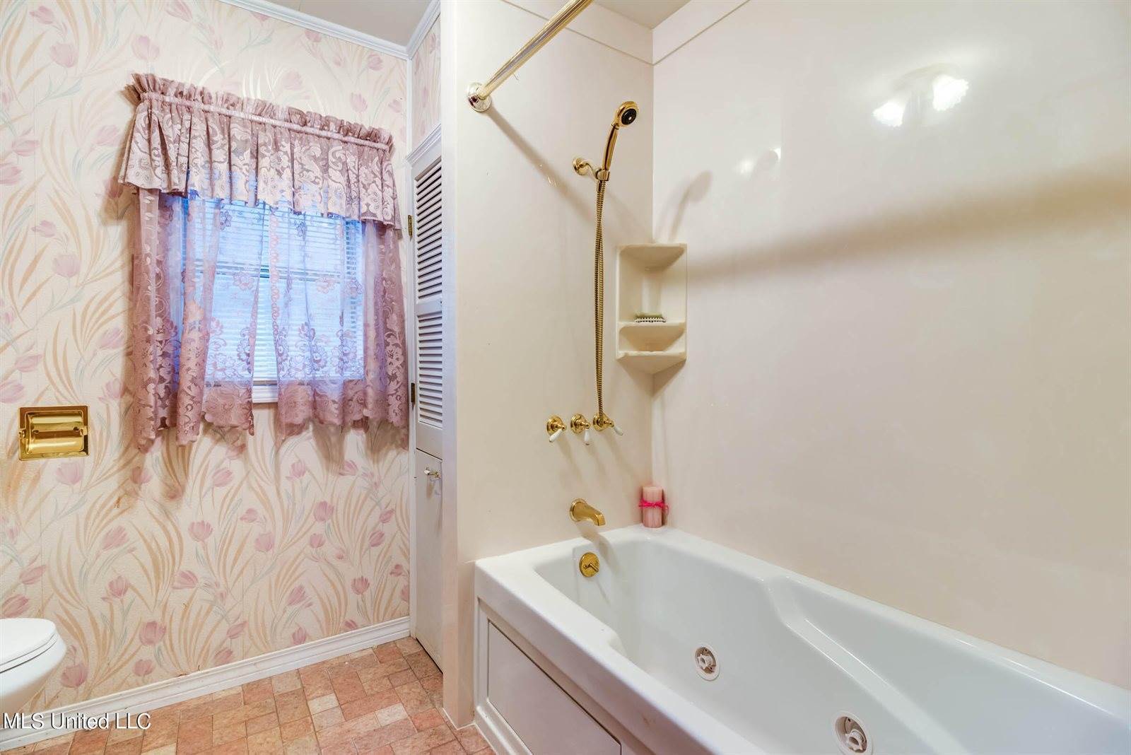 23 East Mchenry Road, McHenry, MS 39561