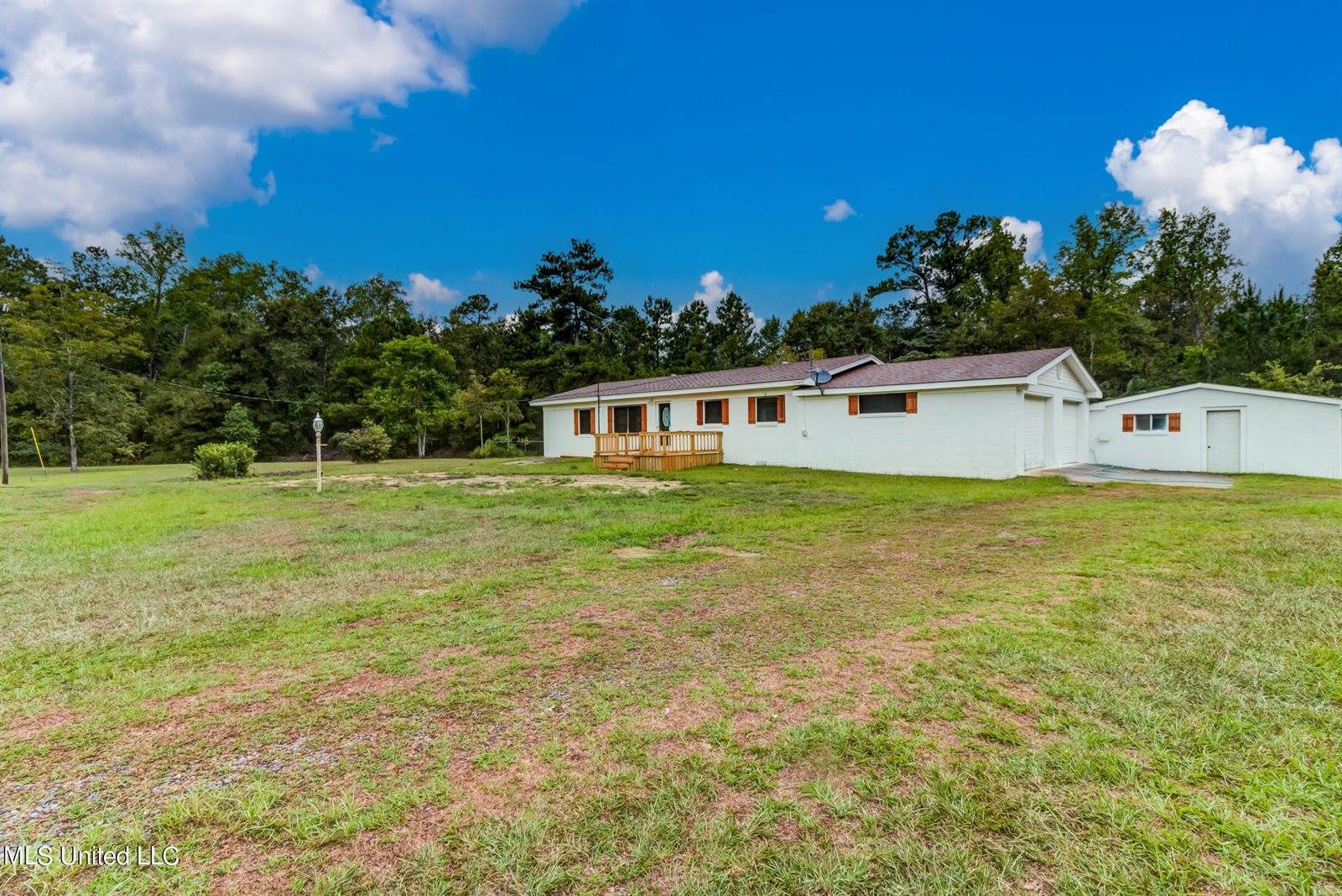 23 East Mchenry Road, McHenry, MS 39561