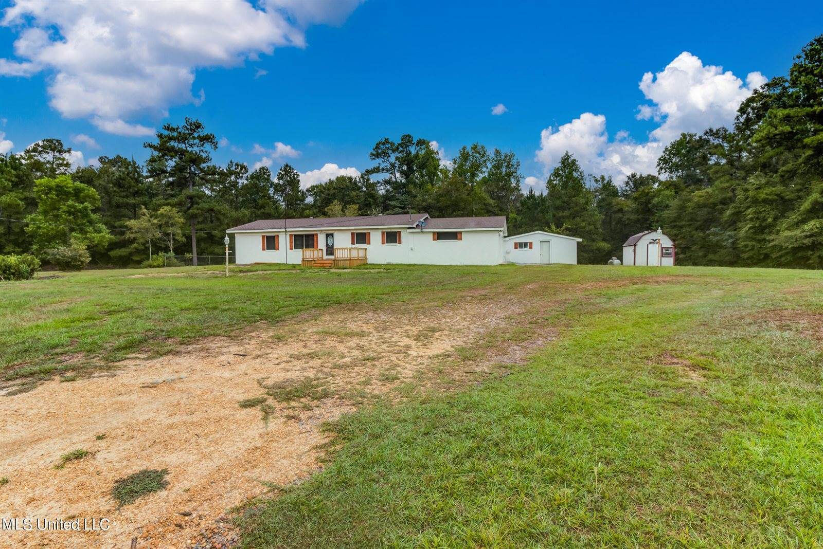 23 East Mchenry Road, McHenry, MS 39561