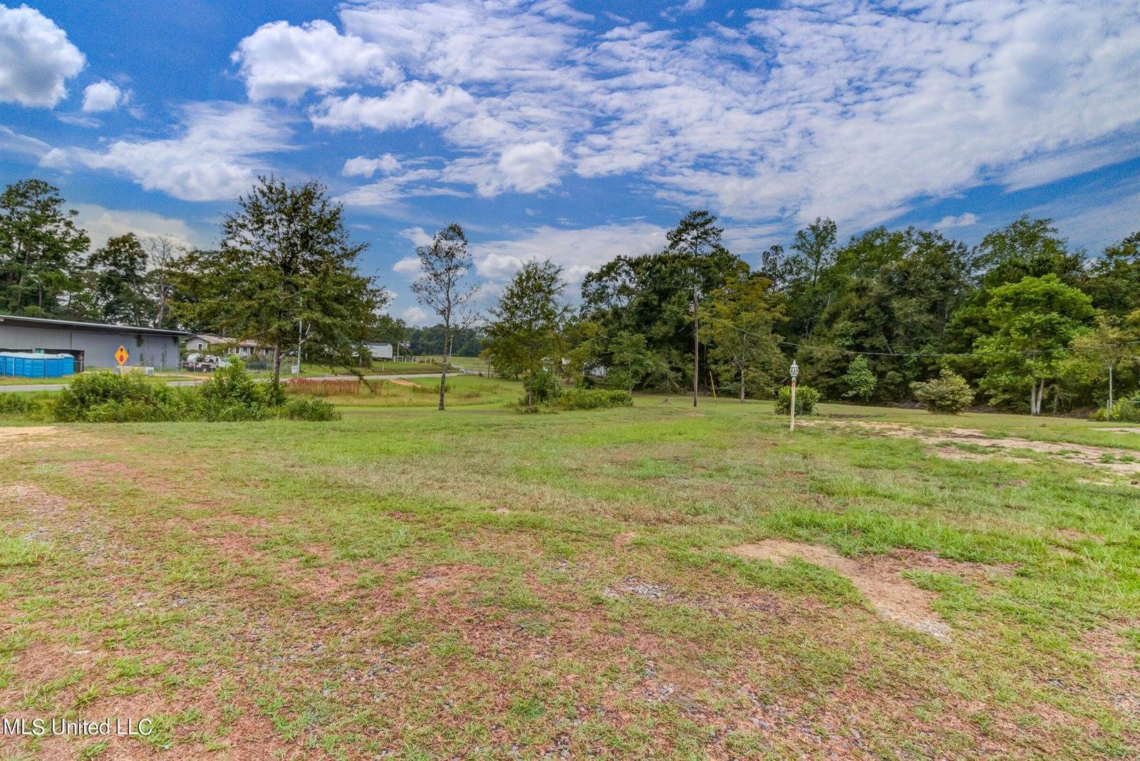 23 East Mchenry Road, McHenry, MS 39561