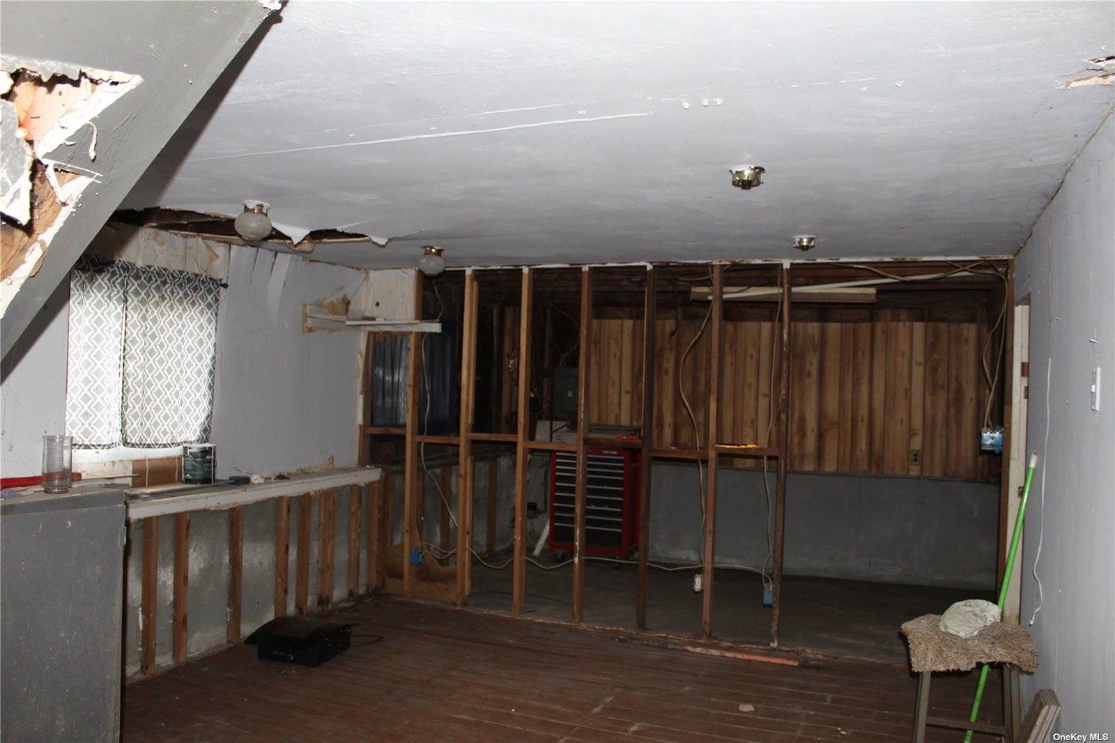 49 Circle Drive, Wheatley Heights, NY 11798