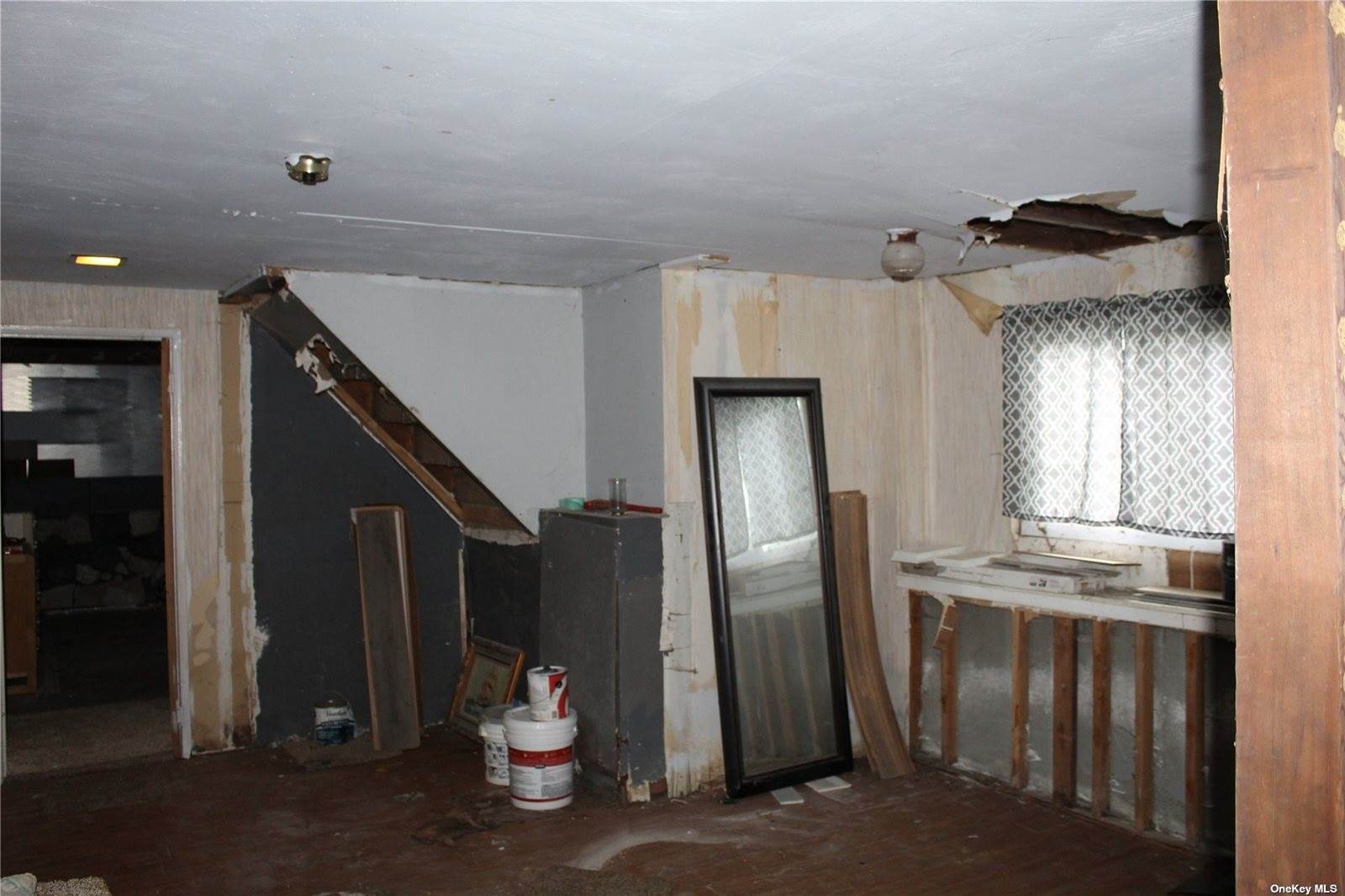 49 Circle Drive, Wheatley Heights, NY 11798