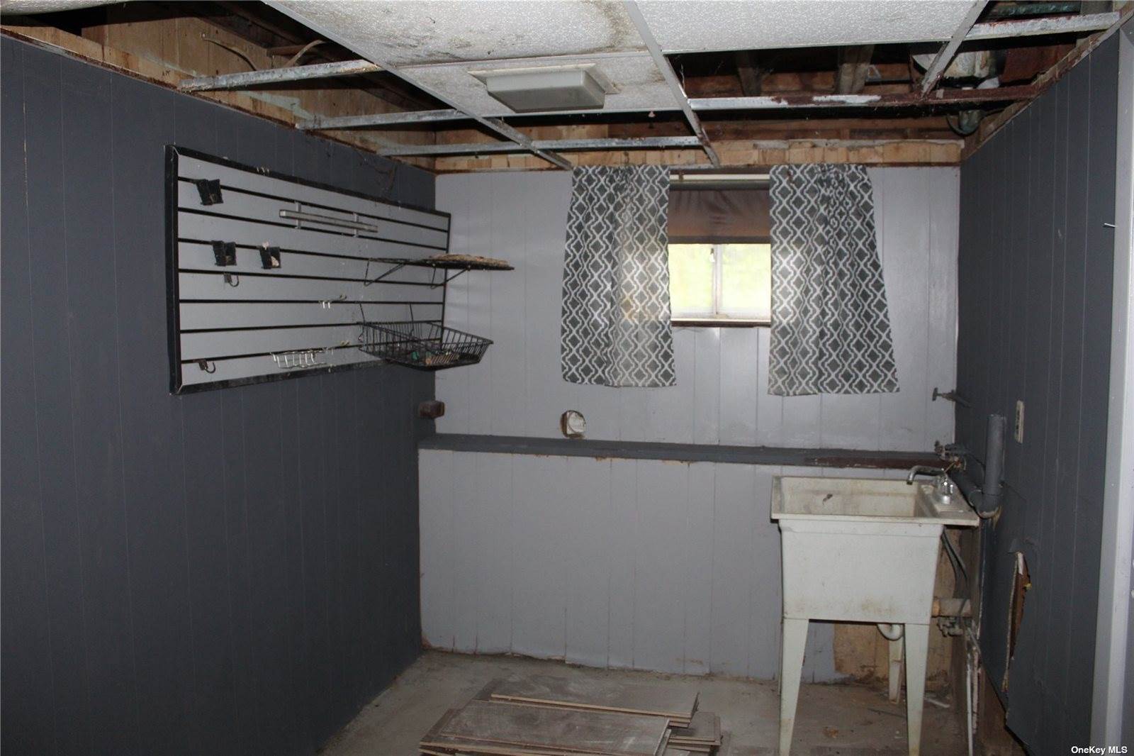 49 Circle Drive, Wheatley Heights, NY 11798