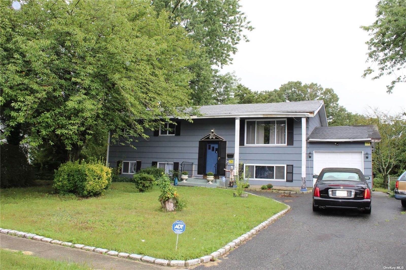 49 Circle Drive, Wheatley Heights, NY 11798