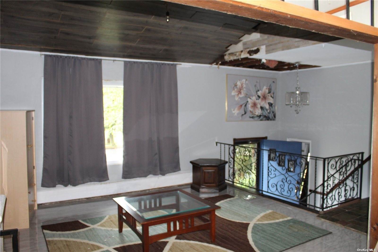 49 Circle Drive, Wheatley Heights, NY 11798