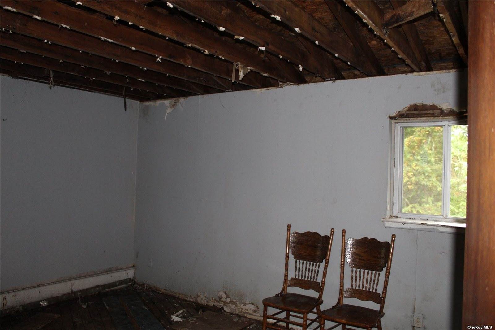 49 Circle Drive, Wheatley Heights, NY 11798