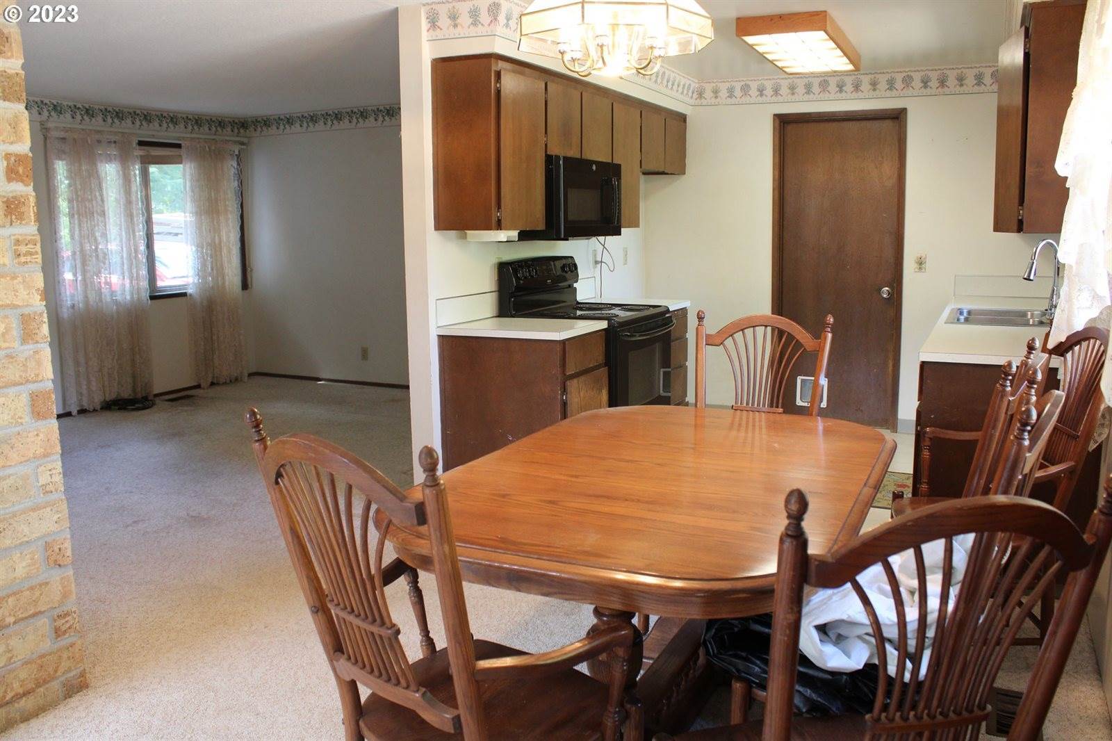 18625 SW Viking Ct, Aloha, OR 97007