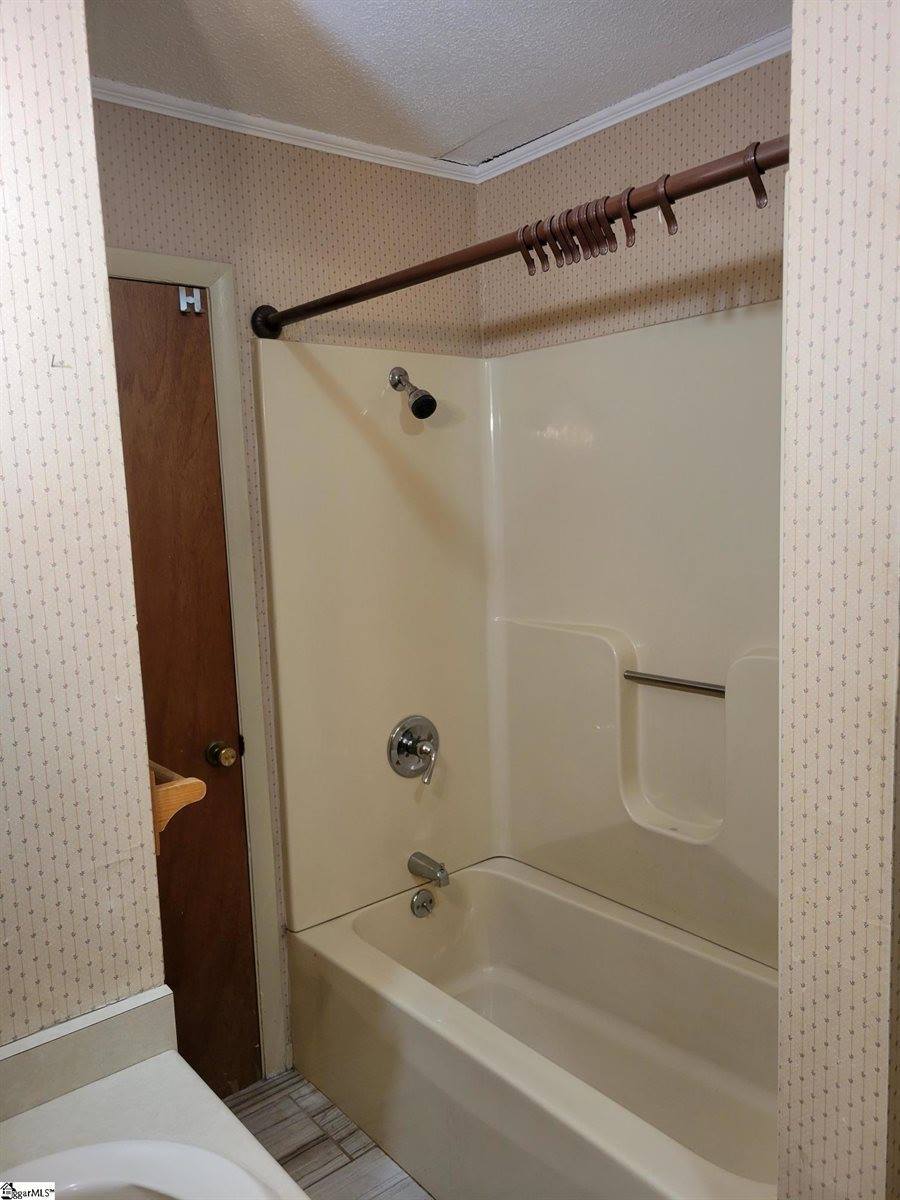 482 East Jerry, Laurens, SC 29360