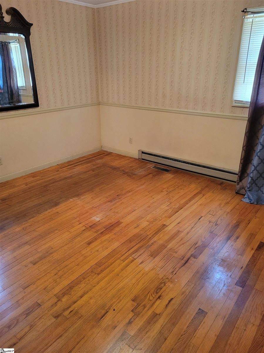 482 East Jerry, Laurens, SC 29360