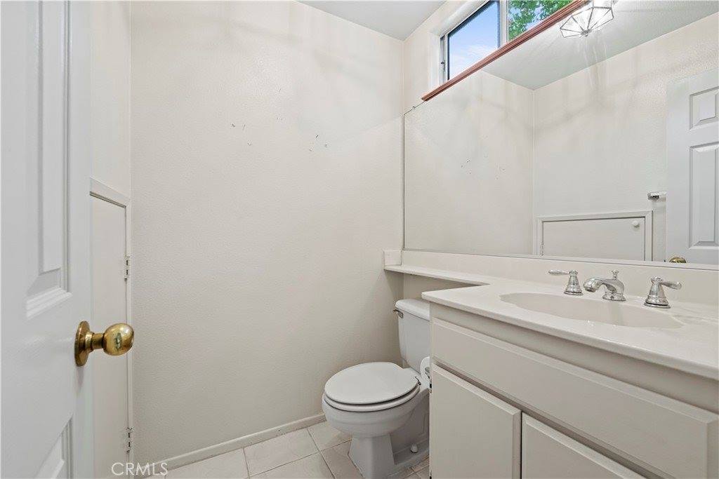 22633 Copper Hill Drive, Saugus, CA 91350