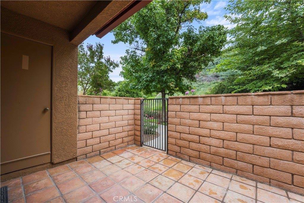 22633 Copper Hill Drive, Saugus, CA 91350
