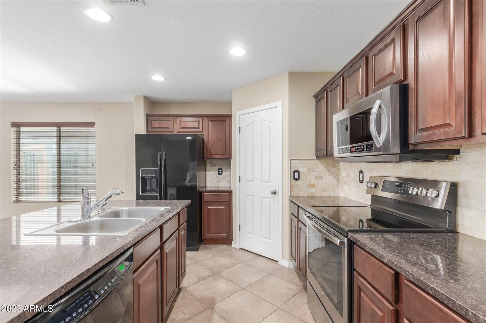 33009 North Quarry Hills Drive, San Tan Valley, AZ 85143