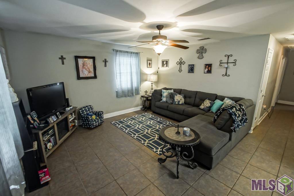 30678 Anderson Dr, Denham Springs, LA 70726