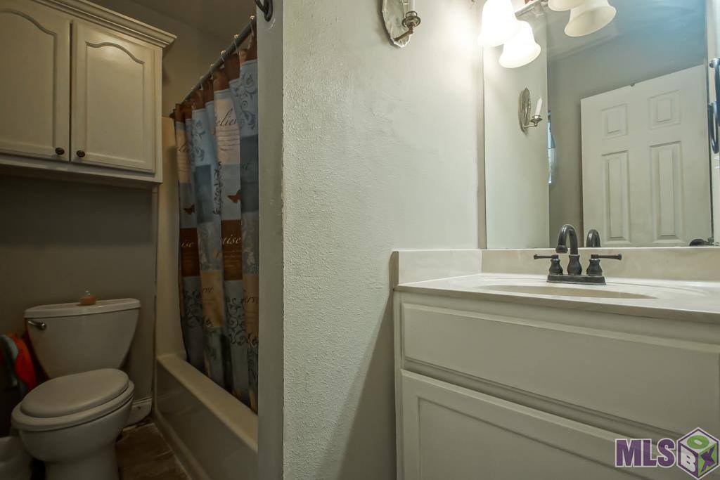 30678 Anderson Dr, Denham Springs, LA 70726