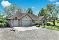 6045 SE 61st St, Tecumseh, KS 66542