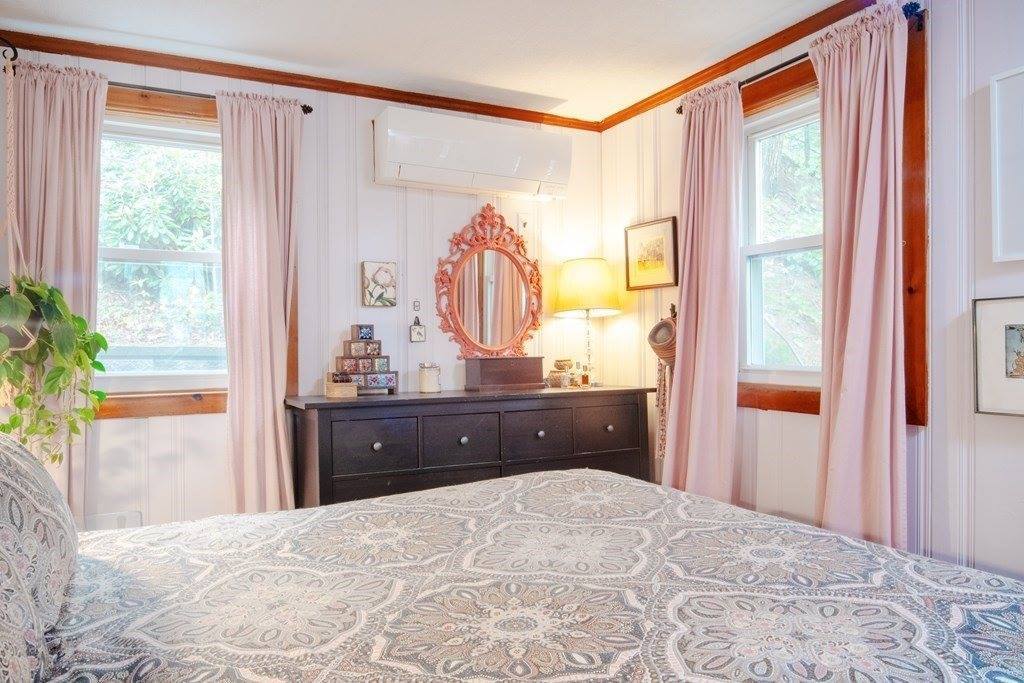 18 Kingsbury Rd, Norfolk, MA 02056
