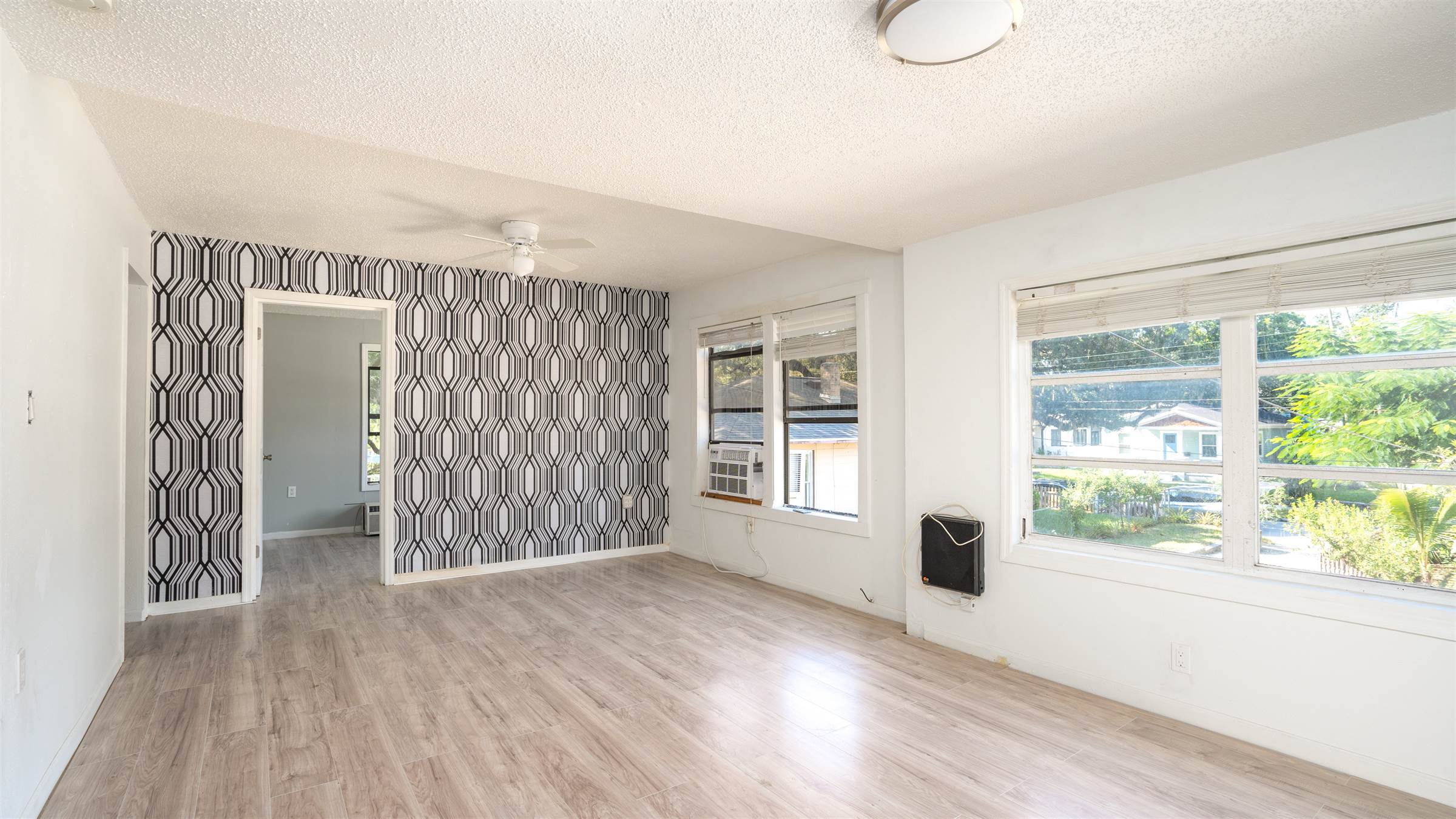 1009 E 23rd Ave, Tampa, FL 33605